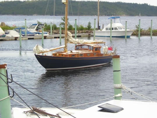 LadyBen.com listing for Chris Craft sloop, blue nose class  image. All rights reserved.